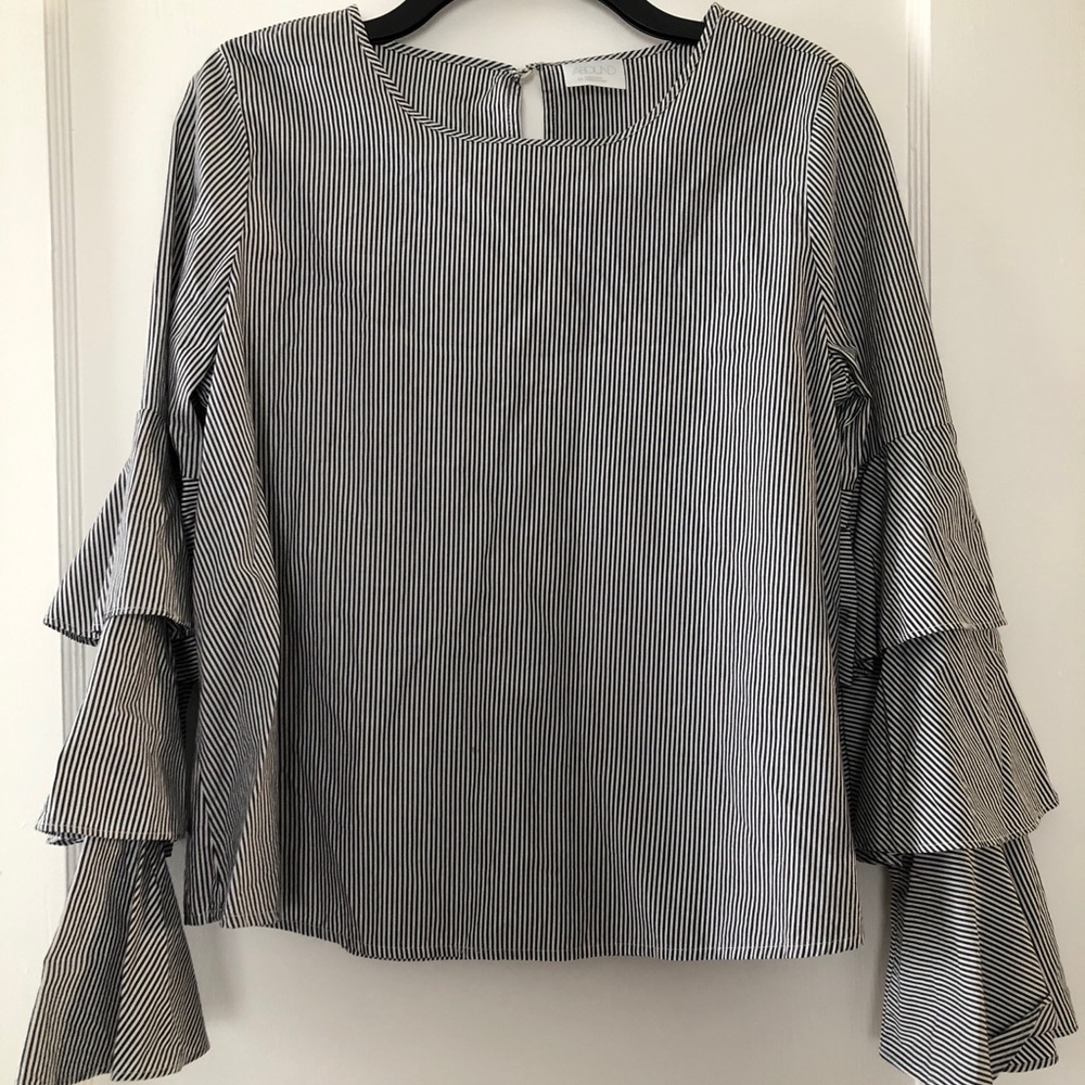EUC Abound Long Flowy Sleeve Shirt - XS